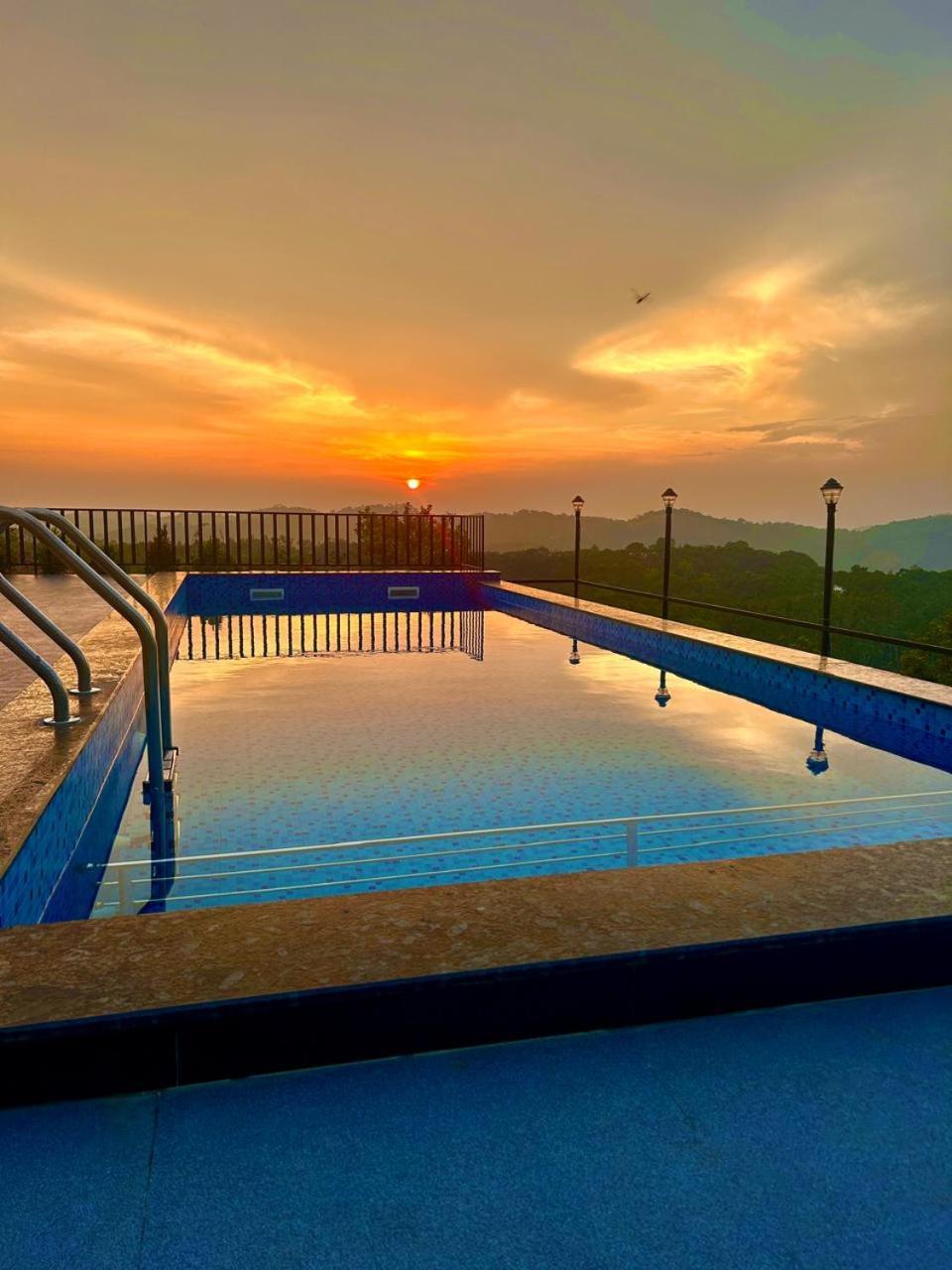 Paadi Holidays Ramakkalmedu Idukki Buitenkant foto